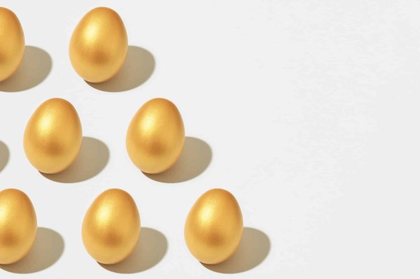 What are the benefits and risks of extreme isometric exercises for muscle strengthening?